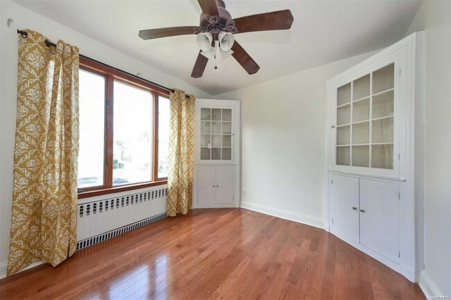 Building Photo - 16 Lindbergh Ave