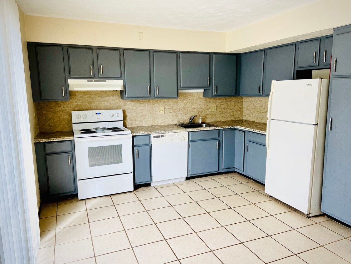 Foto principal - 4130-4136 Canterbury Dr