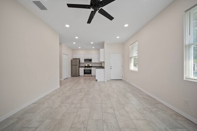 Foto del edificio - Brand New Home located in the heart of Tampa!