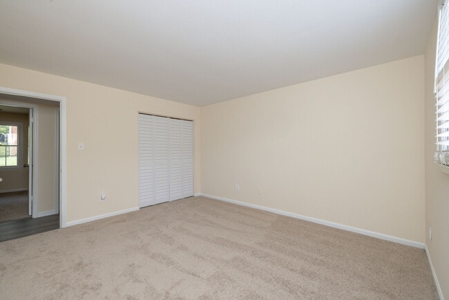 Building Photo - 1533 Americana Dr