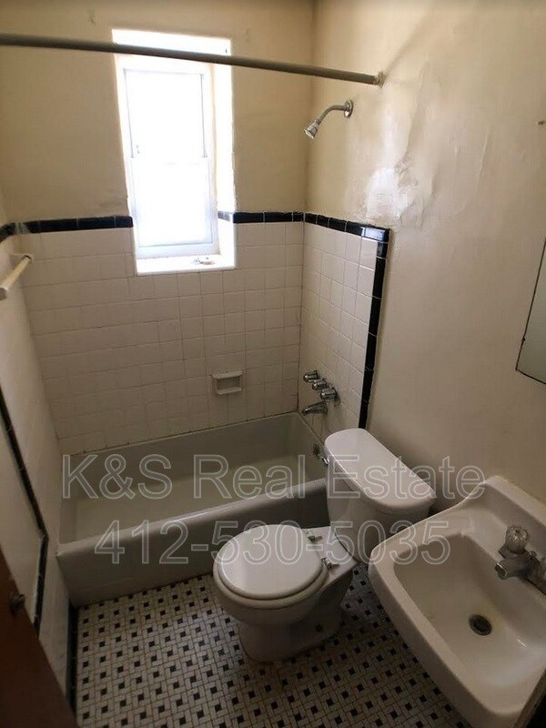 Foto del edificio - 115 Mt Lebanon Blvd