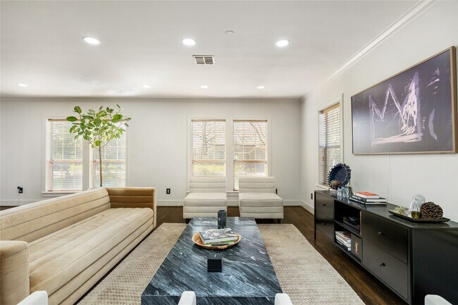 Foto del edificio - 516 W 30th St
