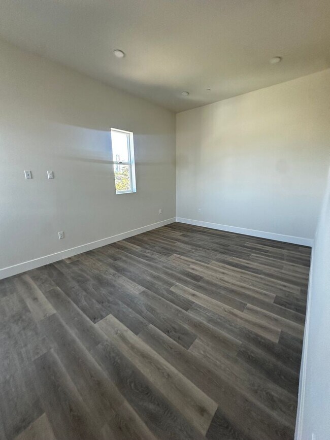 Foto del edificio - 1015 W 21st St