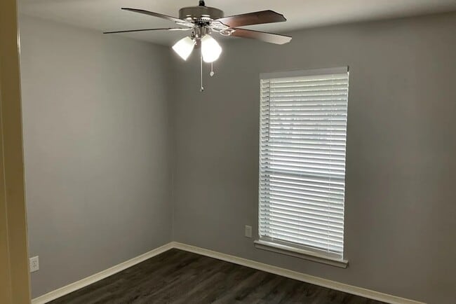 Building Photo - 4014 Double Oak Ln