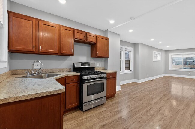 Foto del edificio - 16701 Tuller St