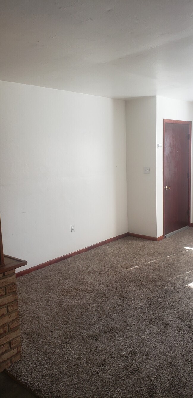 Building Photo - 9223 Coleman Ave