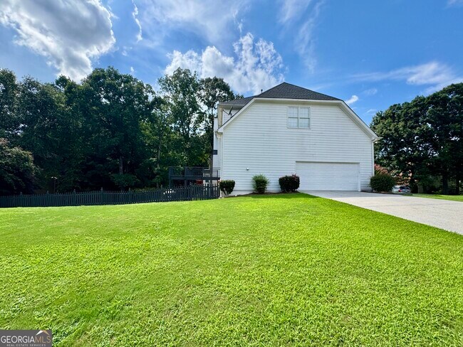 Building Photo - 1770 Highland Oaks Way NE