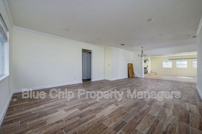 Photo - 4634 W Sunset Blvd House