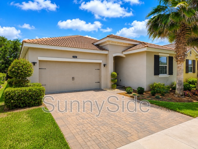 Photo - 1047 Oak Bluff Dr House