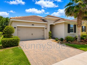 Building Photo - 1047 Oak Bluff Dr