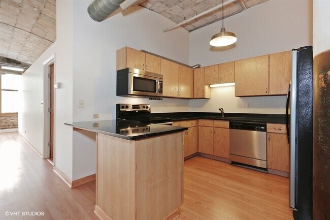 Building Photo - 801 S Wells St
