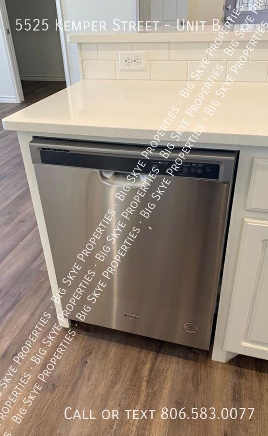 Foto del edificio - 5525 Kemper St