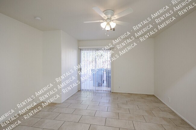 Building Photo - Newly Renovated  Bedroom House In Cactus P...