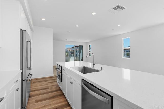 Foto del edificio - 6102 Village Way