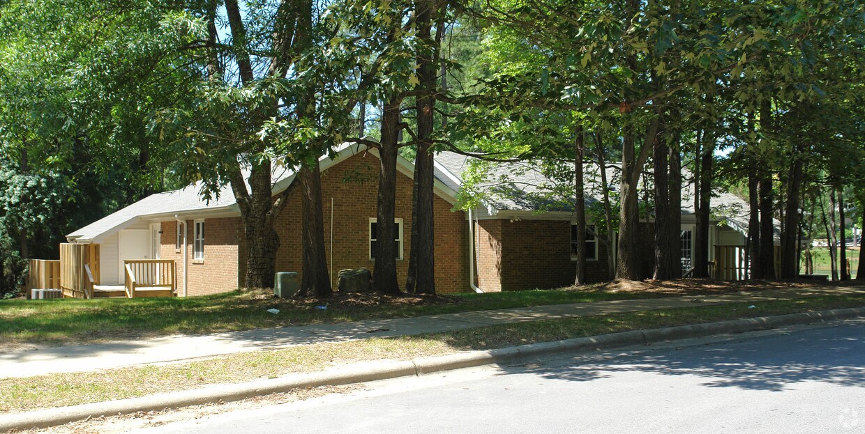 Building Photo - 4838 Hollenden Dr