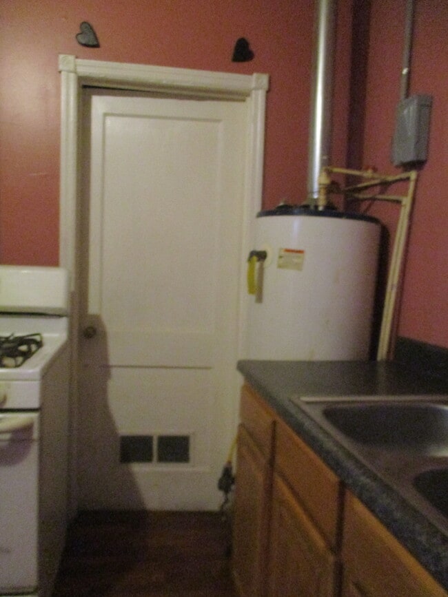 Building Photo - 43 E Main St