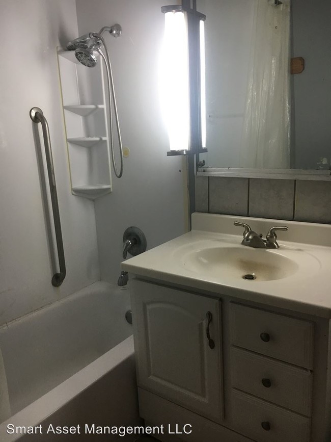 Foto del edificio - 714-714 Delafield St