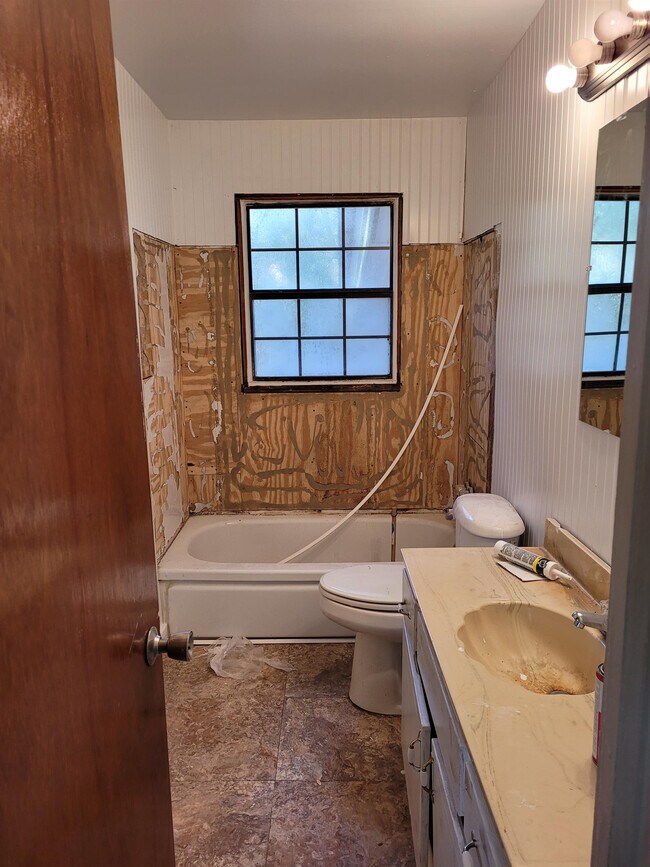 Building Photo - 2819 Pinebrook Dr