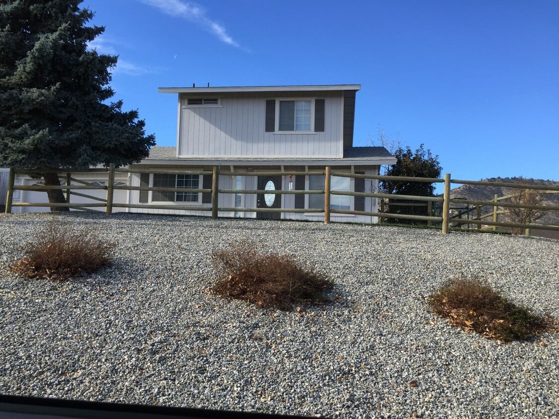 Building Photo - Charming 3 Bedroom in West Golden Hills