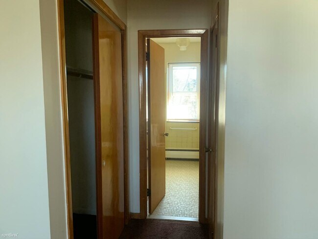 Foto del edificio - 1 br, 1 bath  - 185 Thompson St 3a