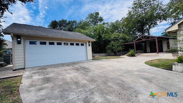 Foto del edificio - 3330 Bob White Ln