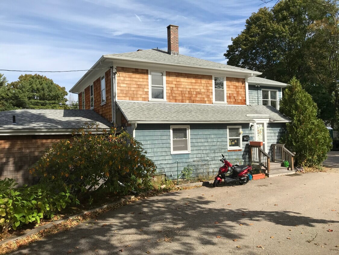 291 Columbia St Unit 2, South Kingstown, RI 02879 Apartments in South