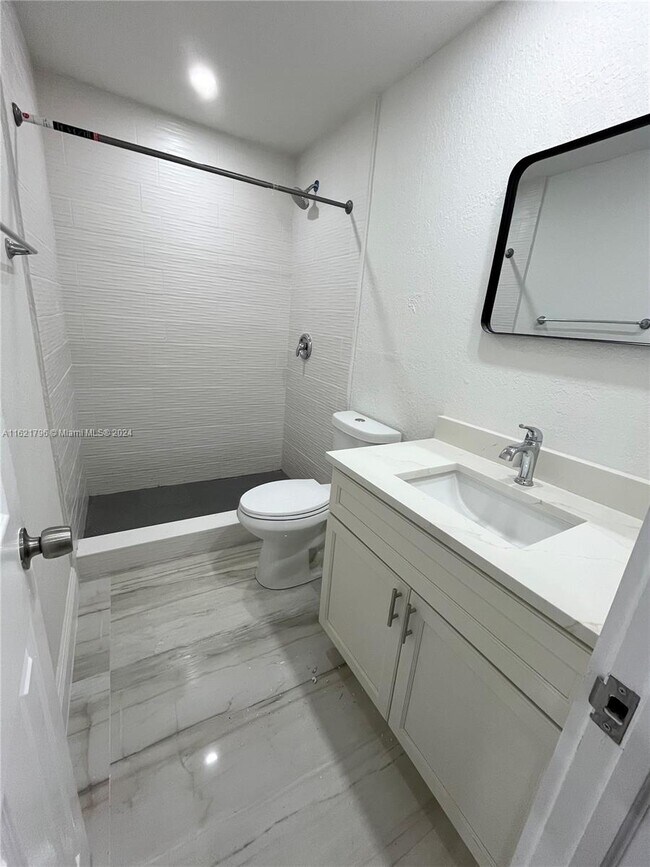 Foto del edificio - 8011 NW 44th Ct
