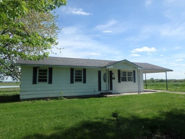 Building Photo - Nice 3 Bedroom Country House!