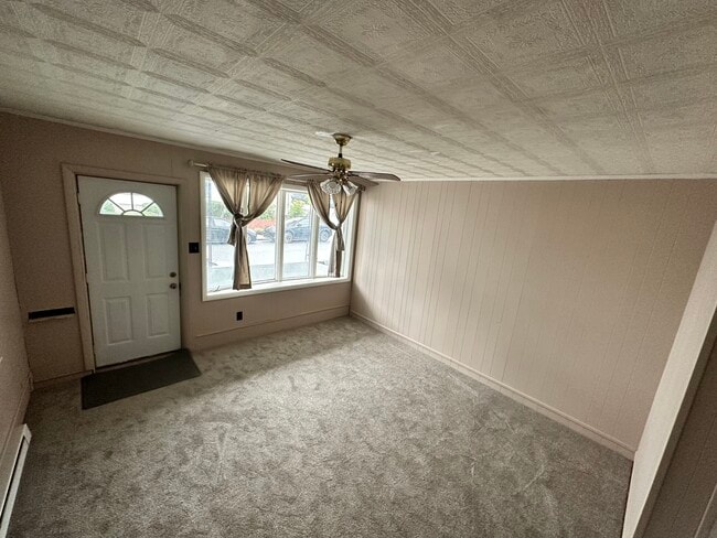 Building Photo - 68 W Center St