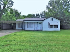 Building Photo - 2412 N Carroll Blvd