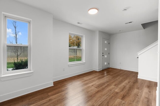 Building Photo - 2845 Summers Pl