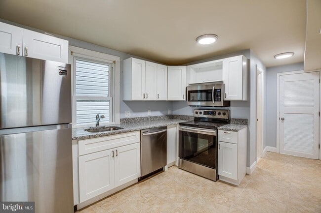 Kitchen - 269 4th Ave