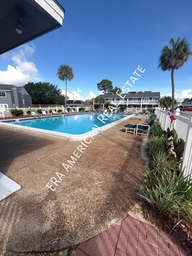 Building Photo - Destin 2 Bedroom Townhome!