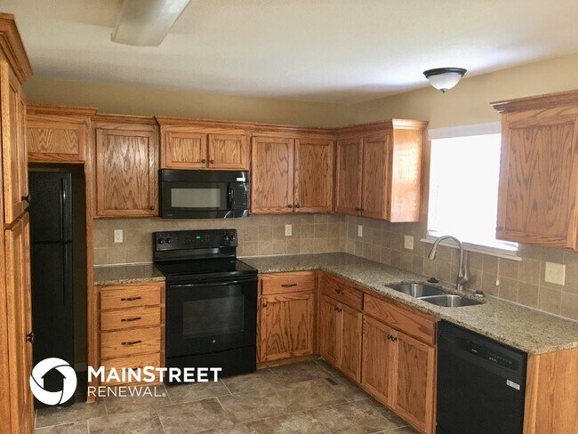 Building Photo - 1613 NW Hilltop Ln