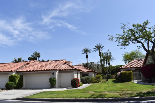 Building Photo - 113 Vitoria Ln