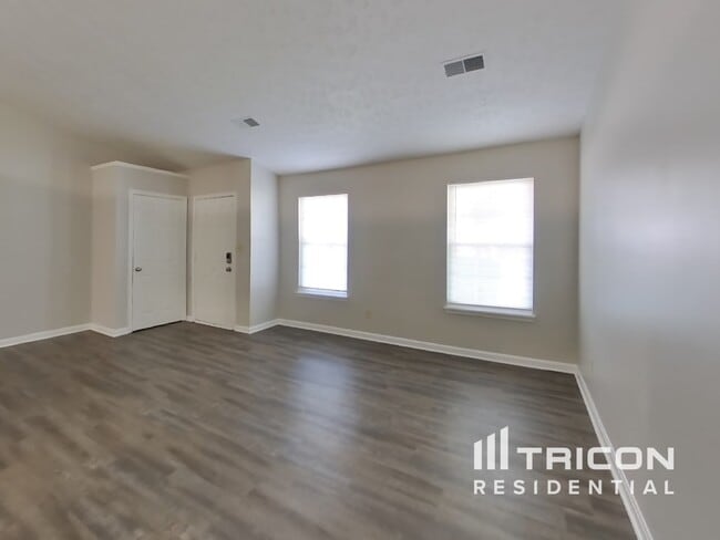 Foto del edificio - 4921 May Ridge Ln