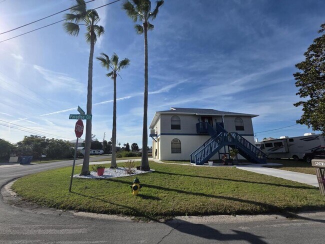 Foto del edificio - 4261 Paradise Cir