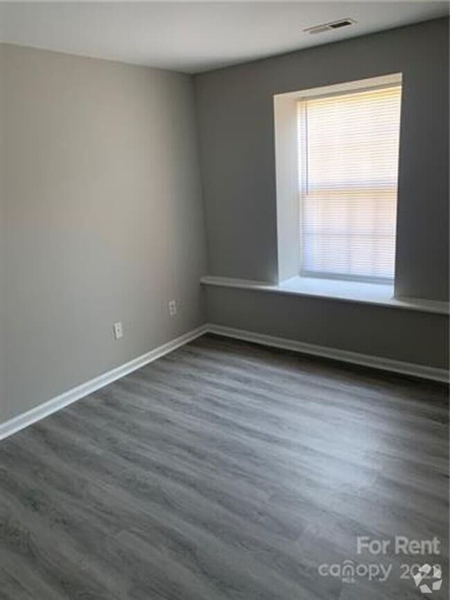 Building Photo - 1630 Arlyn Cir