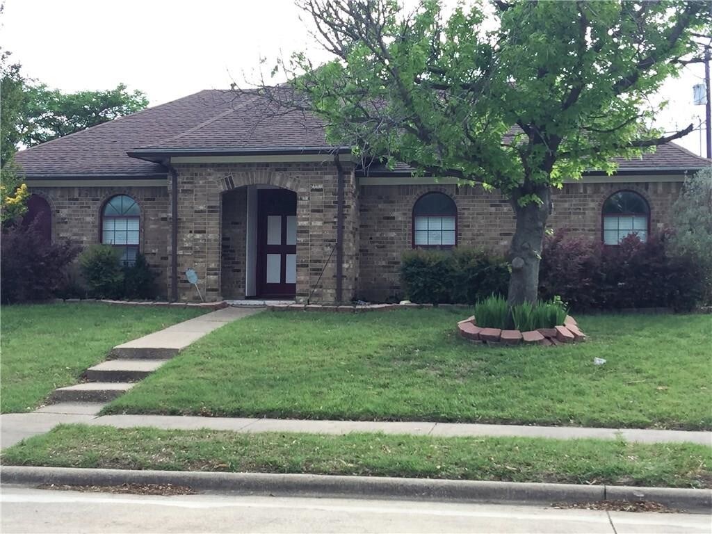 Primary Photo - 222 W Amberway Ln