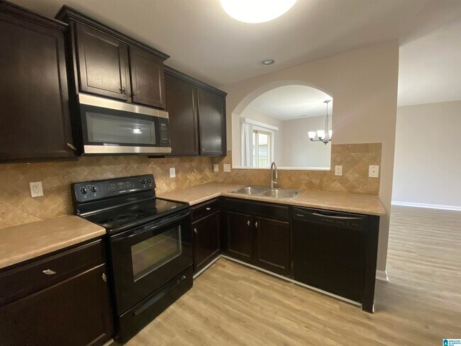 Building Photo - 4853 Woodford Wy