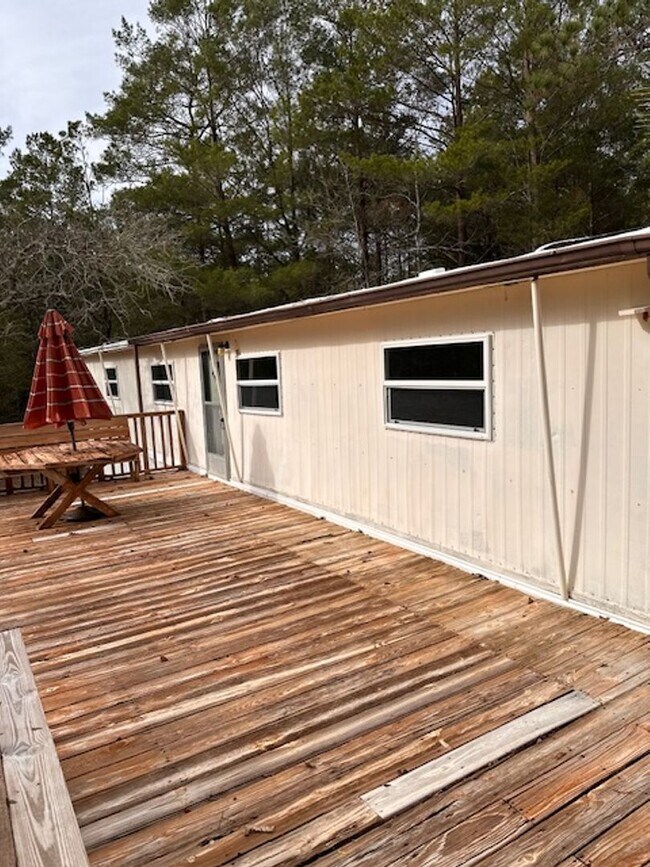 Foto del edificio - Charming Lakeside Home 3 Bedroom/2 Bath