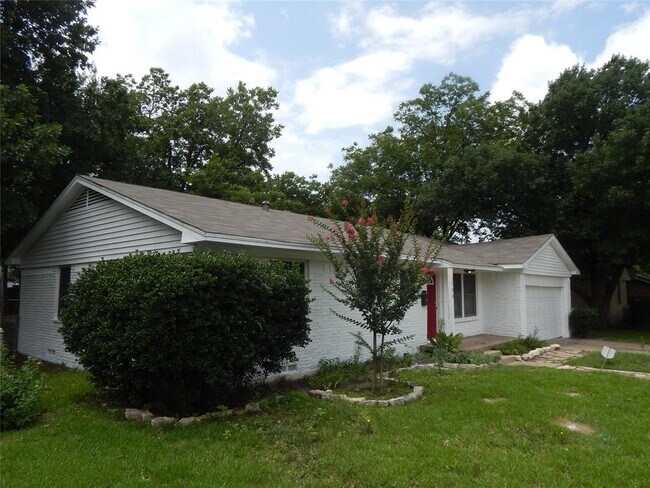 Building Photo - 1206 Alamo Ln