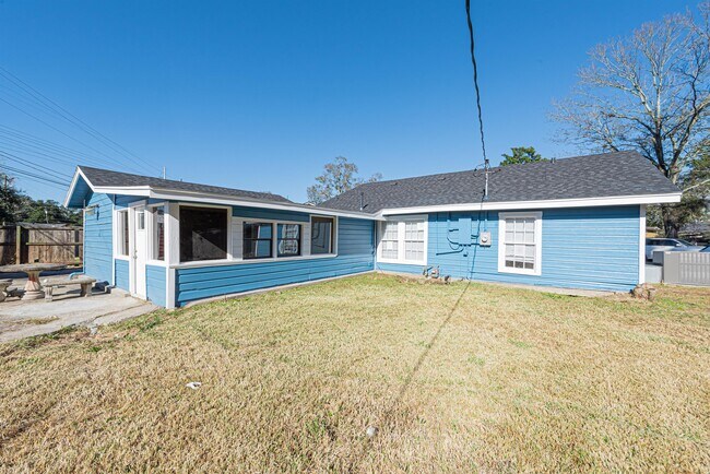 Building Photo - 4 Lutcher Circle B