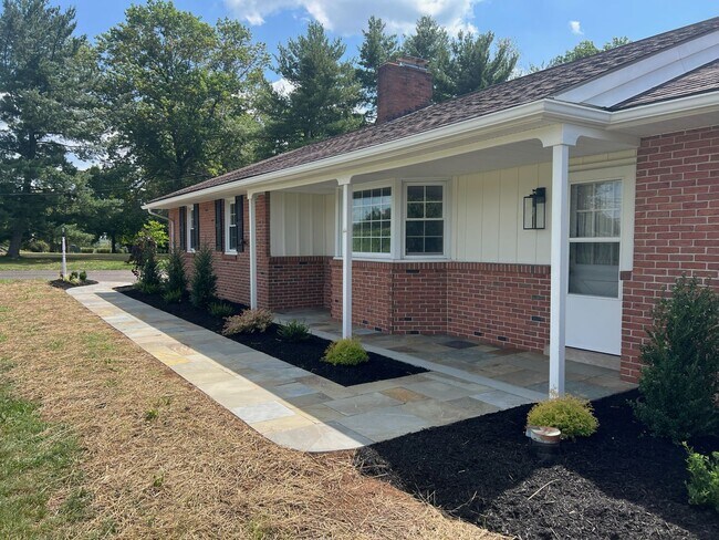 Foto del edificio - Coming Soon – Beautiful Ranch Home on Nearly 2 Acres | Showings Available Now | Mid-August Move-In
