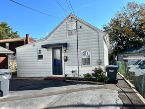 Building Photo - 39 School St