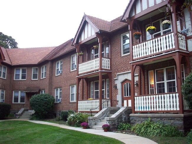 Building Photo - Two Bedroom Apartment