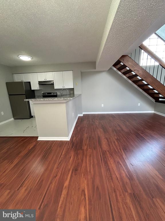 Foto del edificio - 14103 Lauren Ln