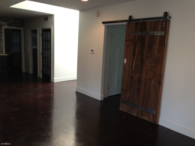 Building Photo - 2 br, 1 bath  - 120 Eastern Ave SE Apt 3
