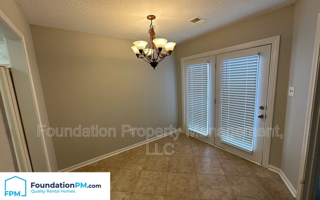 Building Photo - 242 S Walnut Bend Rd