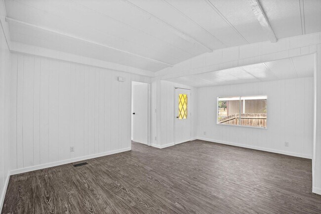 Building Photo - 5055 W. TULARE AVE SP 64 - 2 BEDROOM 1.5 BATH - MANUFACTURED HOME - SW VISALIA